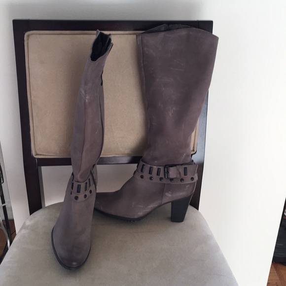 Brand new warm Winter boots - - Picture 1 of 4